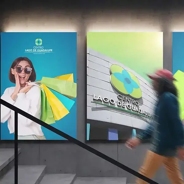 Estrategia de branding y publicidad exterior en mupis para Plaza Lago por Barucck