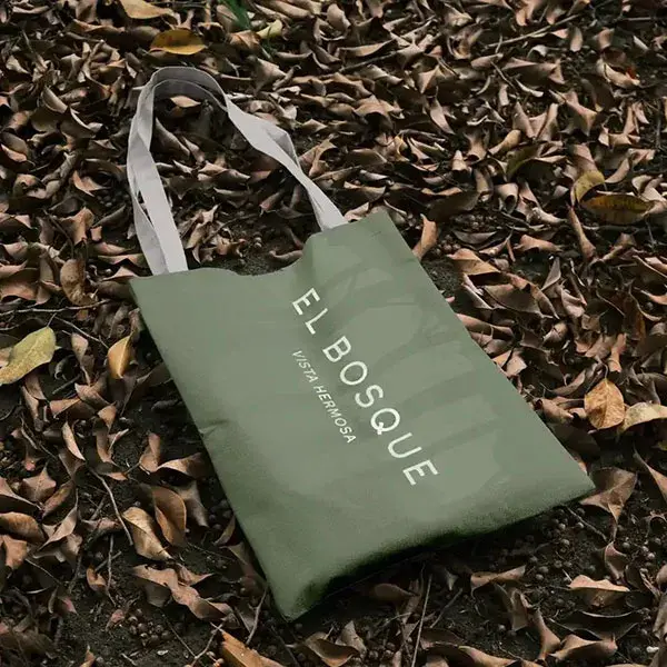 Diseño de bolsa ecológica de tela con identidad de marca para Bosque por Barucck Agencia de Marketing Digital