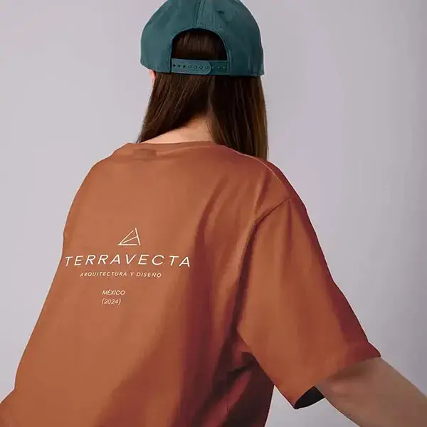 Merchandising y diseño de textil corporativo con branding para Terravecta por Barucck